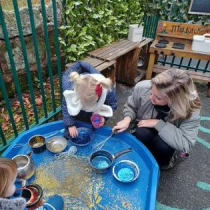 ducklings-play-christmas02